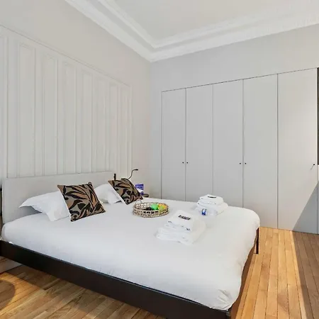 Interior Design & Small Pool - 2p - Monceau Apartment