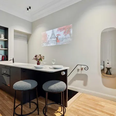 Interior Design & Small Pool - 2p - Monceau Apartment